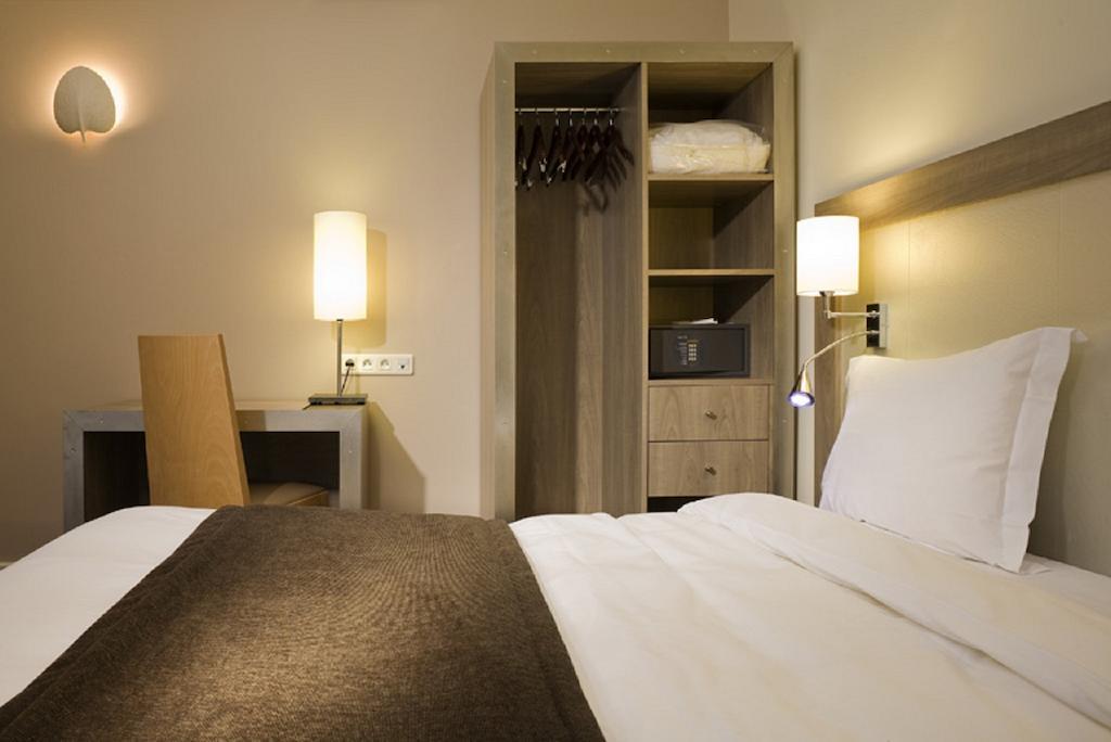 Mercure Calais Centre Room photo